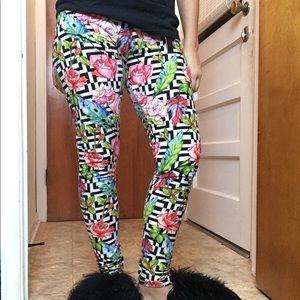 Oh, so soft PS Floral Leggings size 14💕❤️